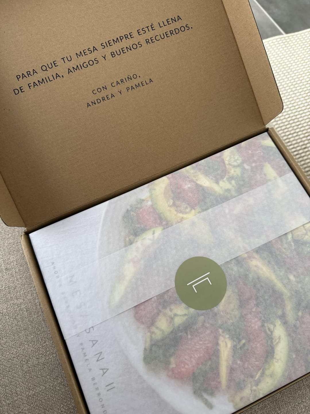 Customer photo review of Libro Mesas para Compartir II