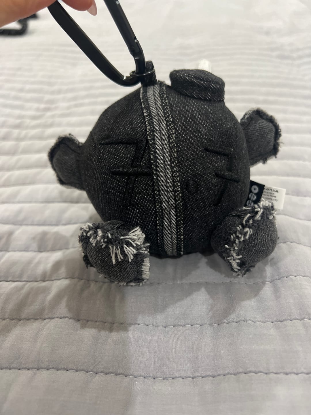Customer photo review of BTS - ARIRANG WORLD TOUR OFFICIAL MD ARMY BOMB PLUSH KEYRING