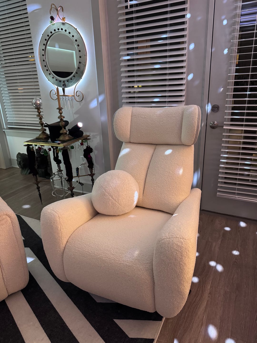 Customer photo review of Single Power Zero Gravity Recliner Chair – White-Gray