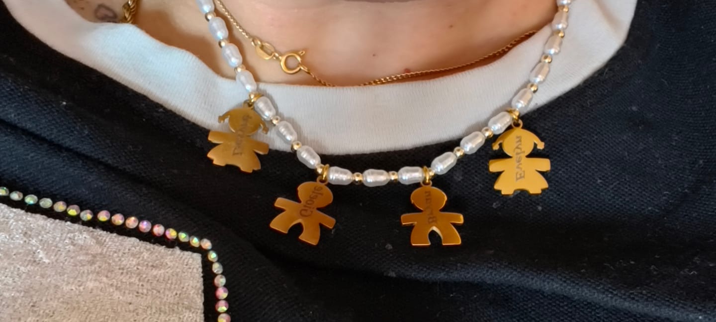 Customer photo review of Girocollo perline con bambini e incisione