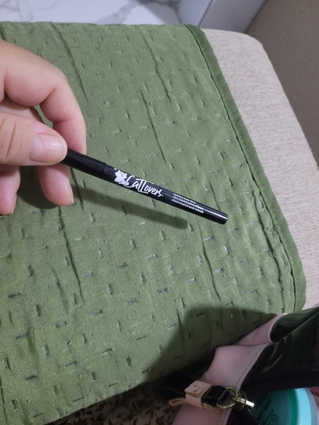 Customer photo review of Lapiseira para Olhos Preta - Cat Lovers - Vizzela