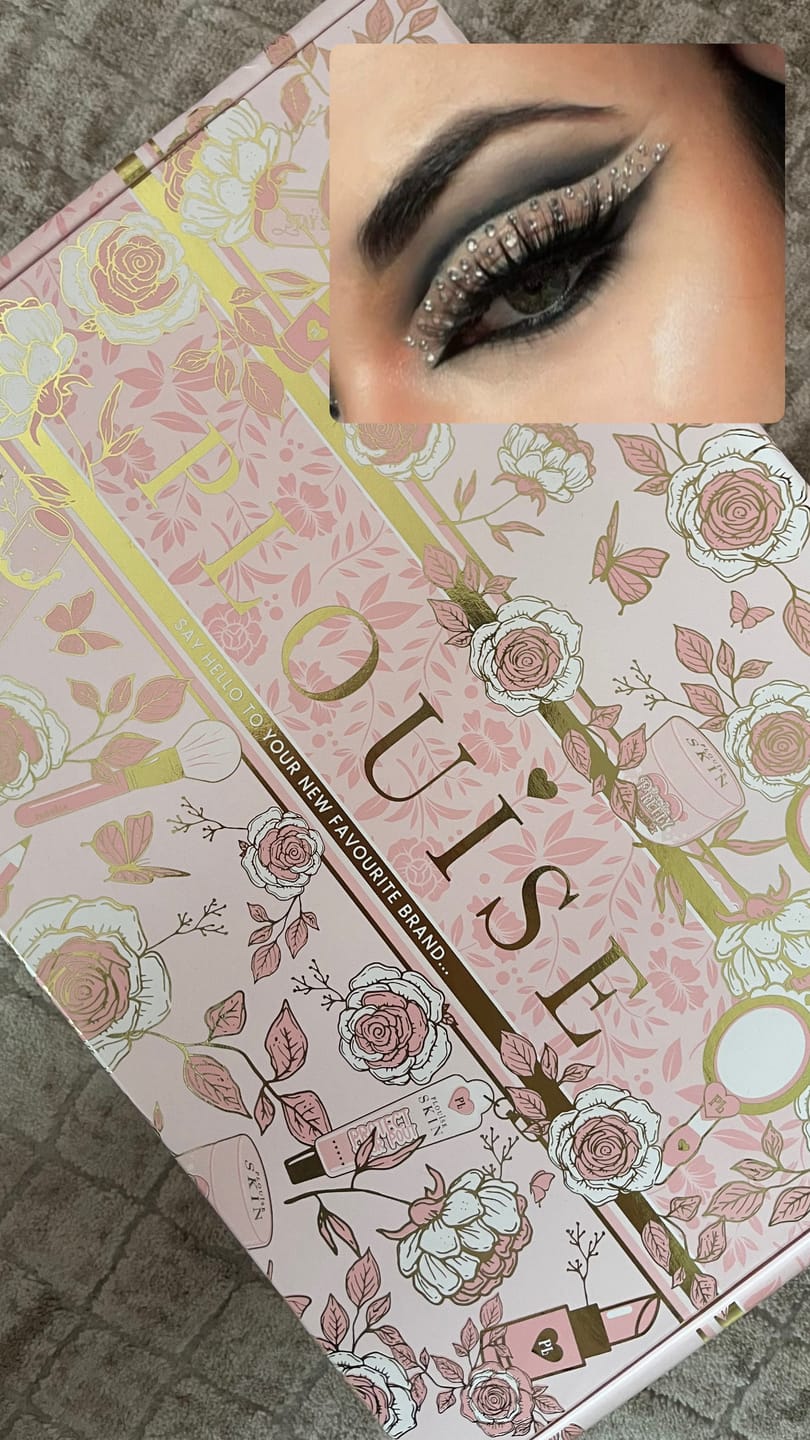 Customer photo review of Off The Record Eyeliner Palette