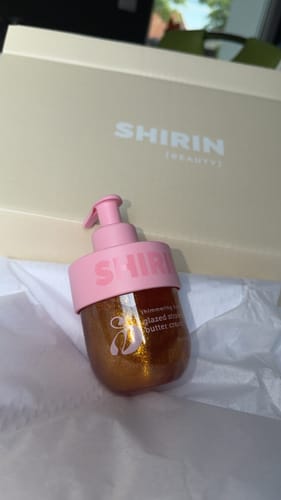 Customer photo review of Shimmering Body Oil Glazed Strawberry Butter Cream