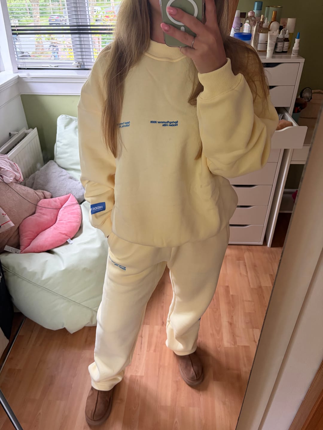 Kundenbewertung mit Foto der GRADIENT LOGO STRAIGHT LEG SWEATPANTS BUTTER YELLOW