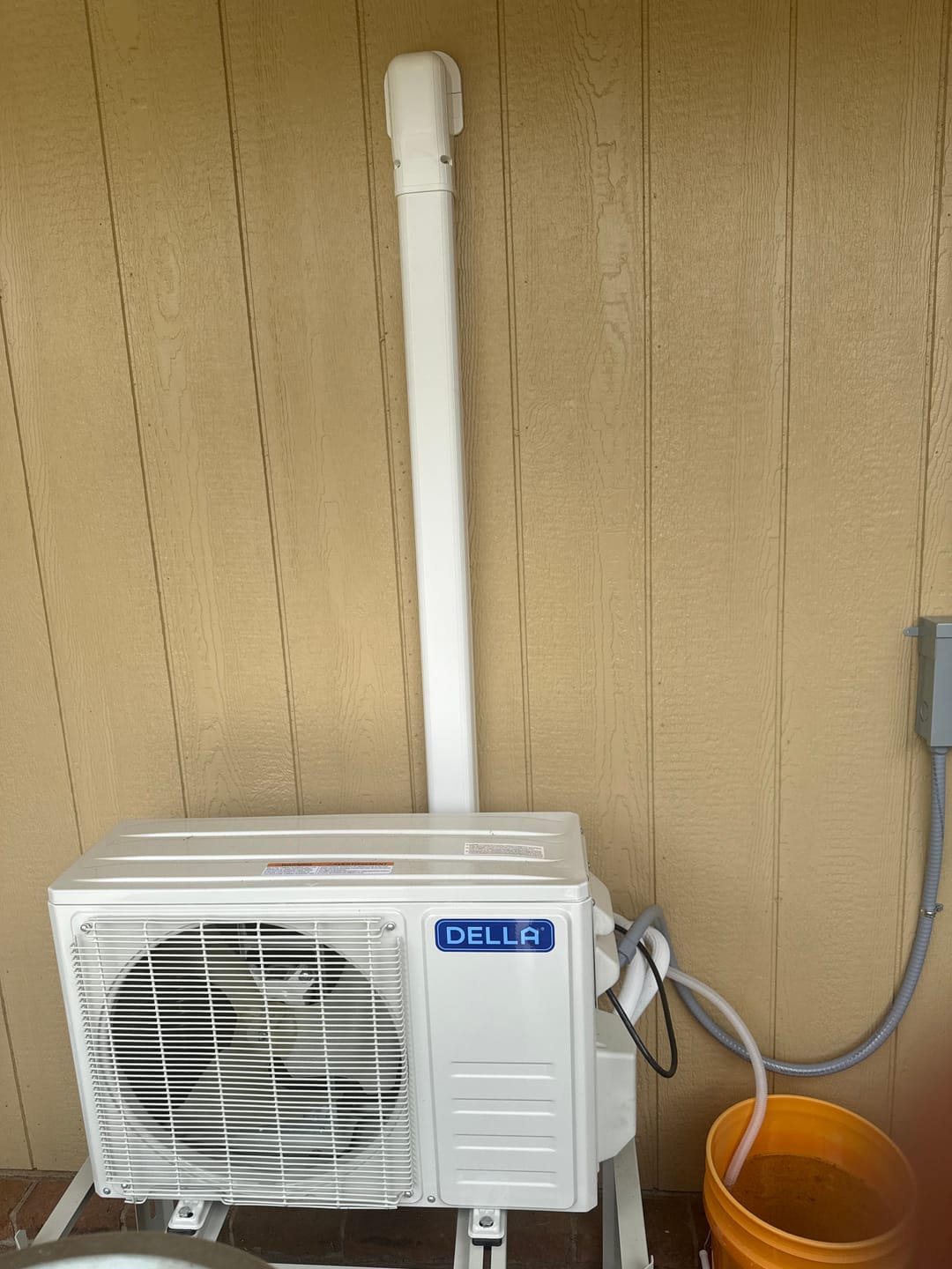 Customer photo review of DELLA Vario Series 12000 BTU 23 SEER2 Mini Split Heat Pump AC - Up to 550 Sq.Ft.