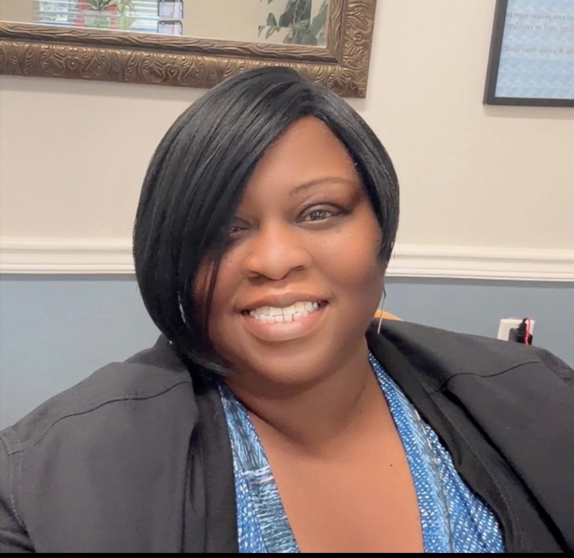 Customer photo review of Shake N Go Equal Lite Full Wig - 017