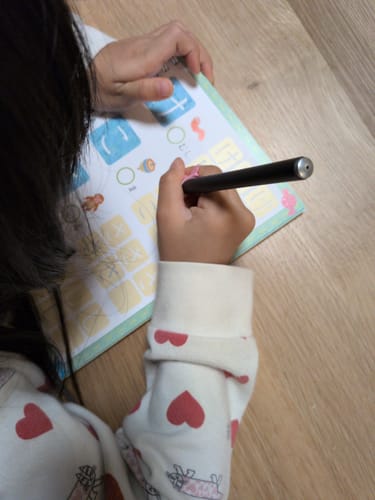 Customer photo review of 文字が消える!? まほうのドリル（ひらがな・カタカナ）