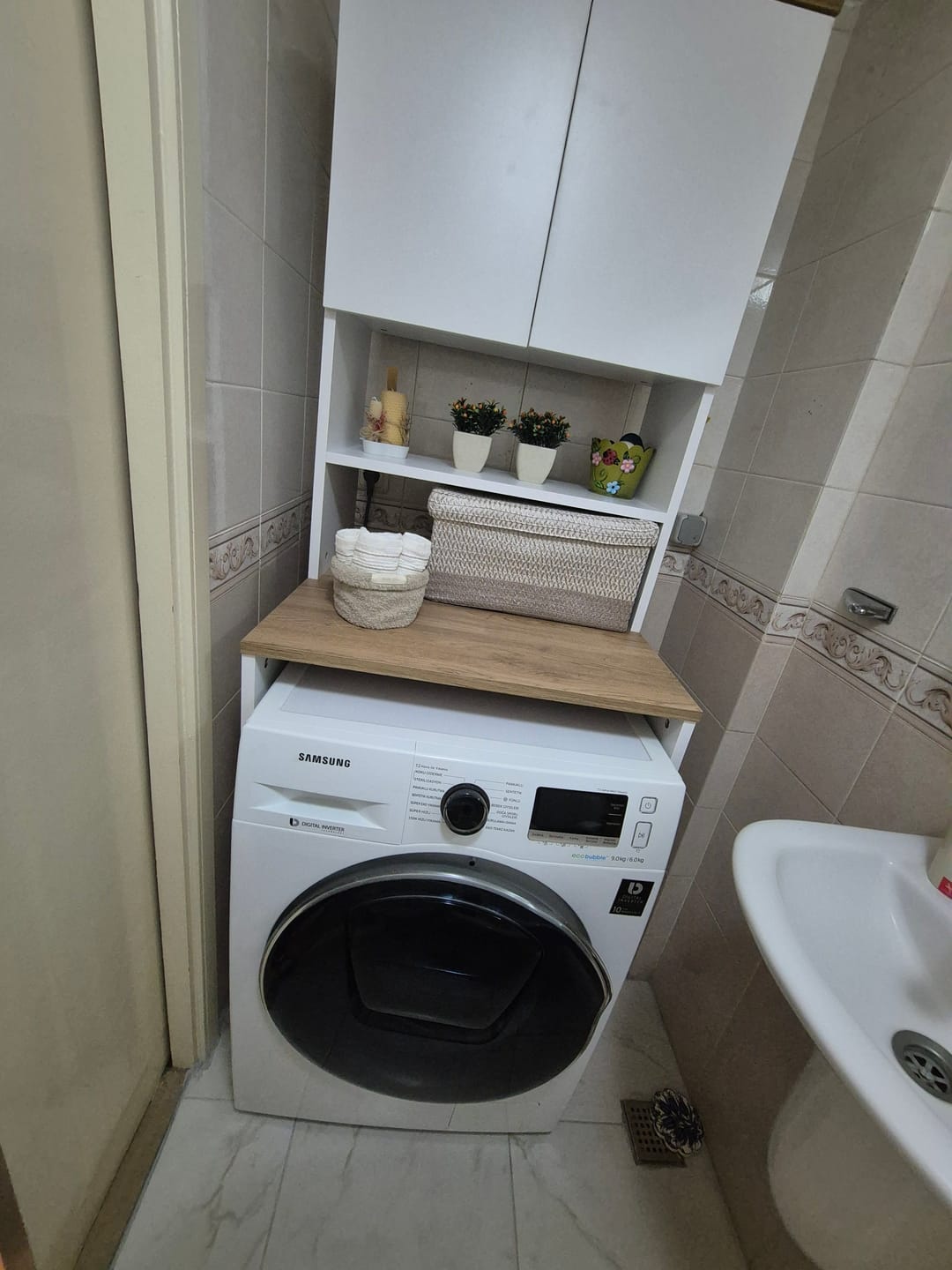 Customer photo review of Rani KD101 Çamaşır Makinesi Dolabı 3 Raflı Kapaklı Banyo Dolabı Beyaz - Sepet Ceviz
