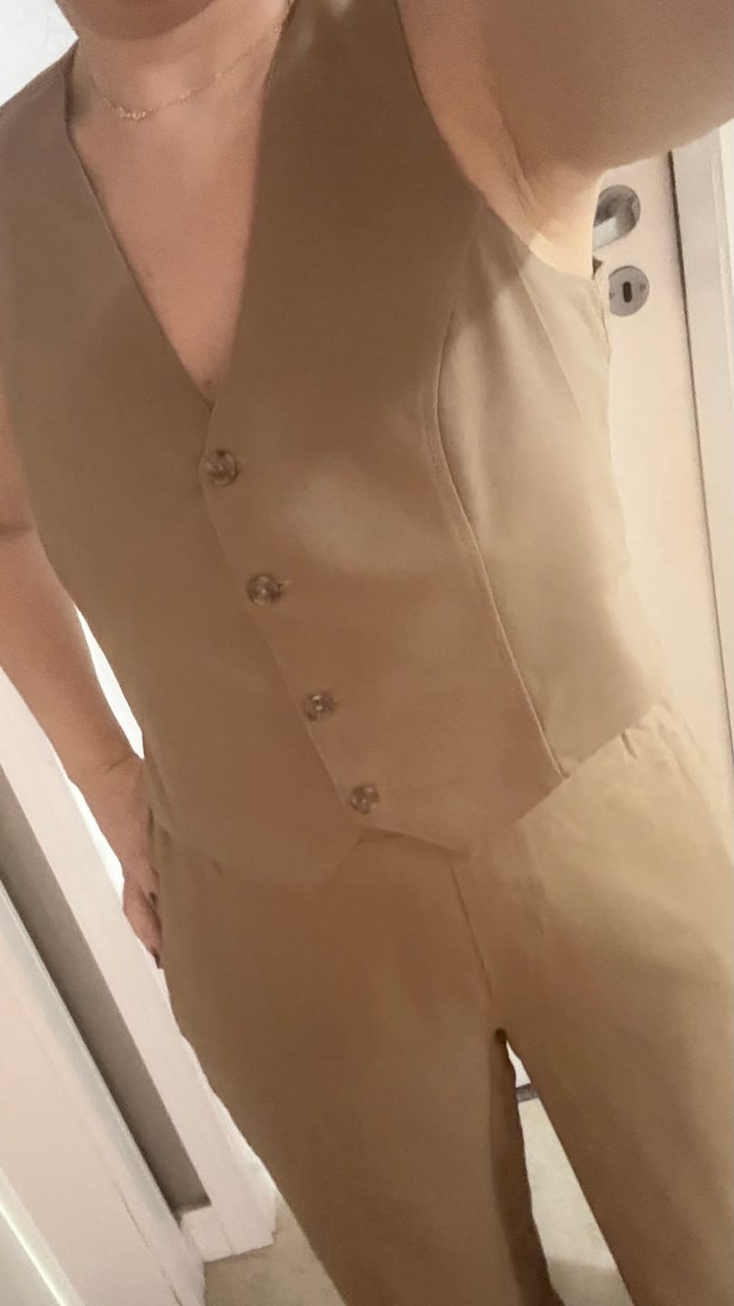 Customer photo review of Colete Calêndula Marrom Claro