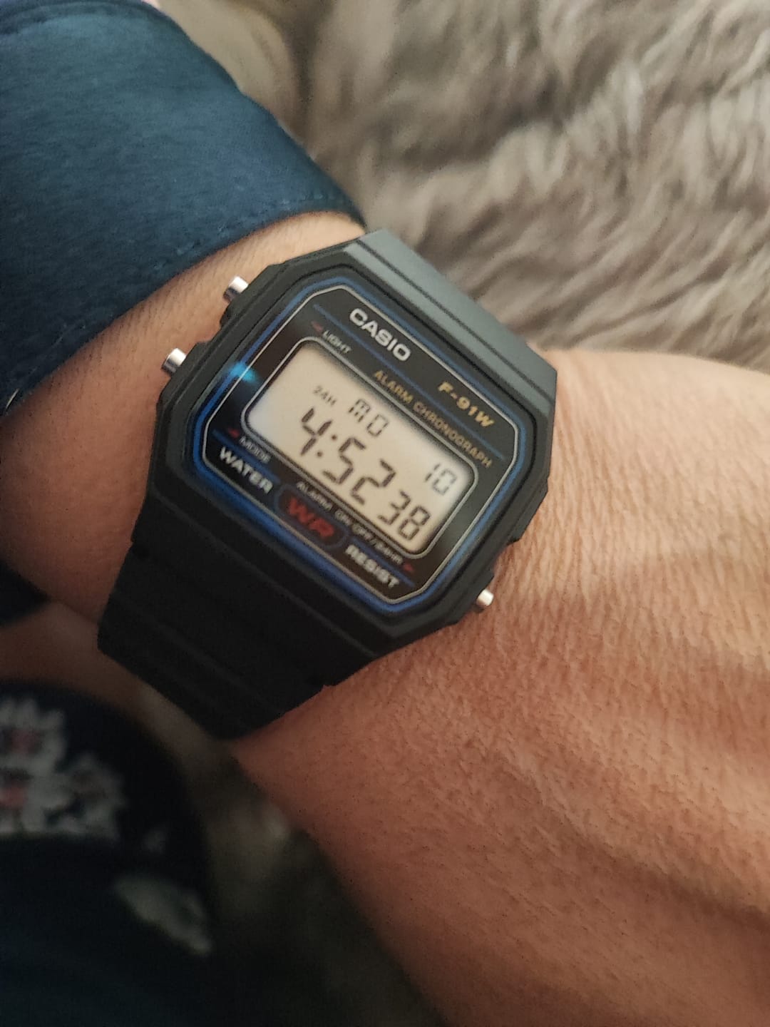 Customer photo review of Reloj Casio Vintage F-91W-1DG Clásico Líneas Azules