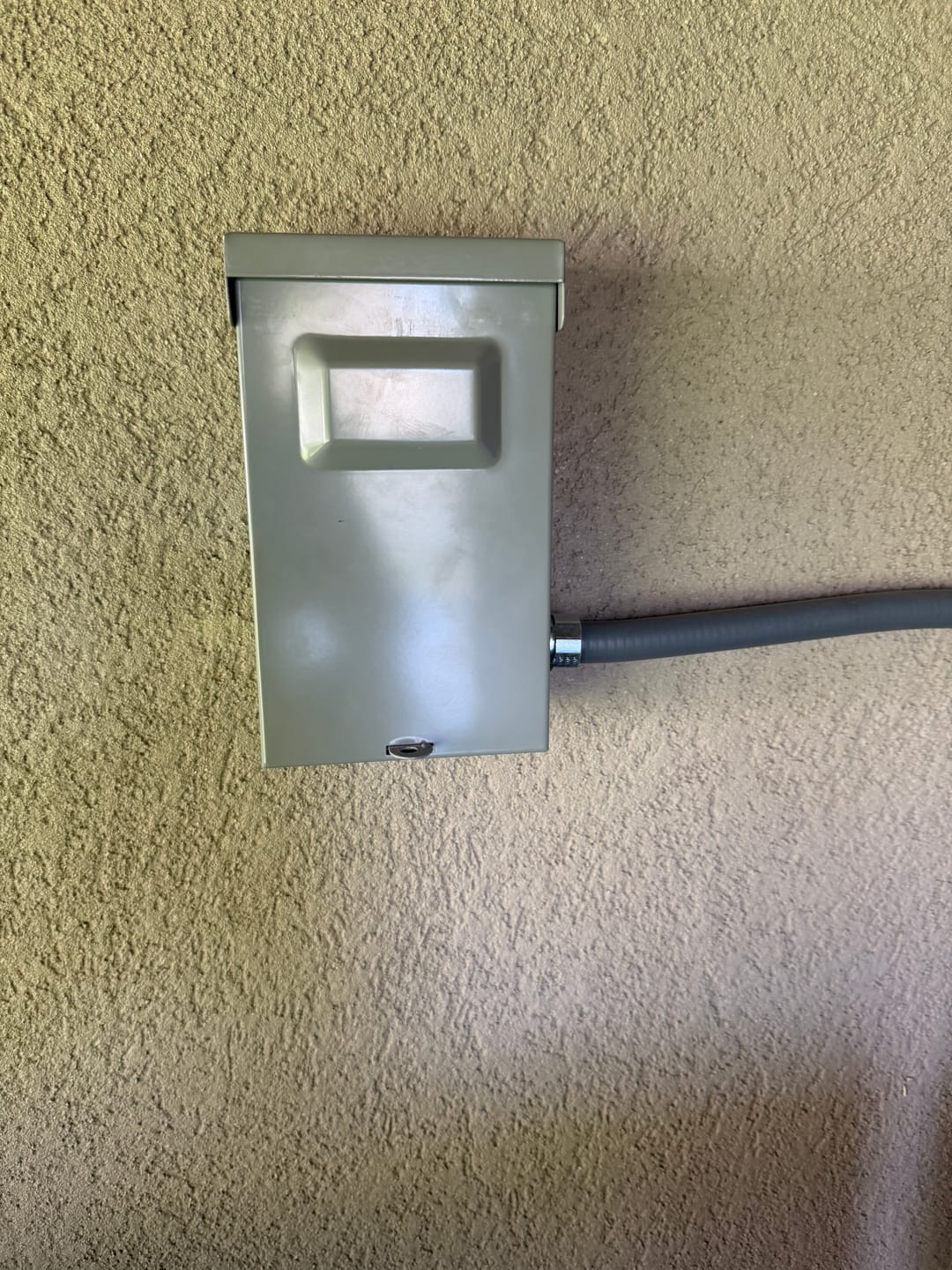 Customer photo review of DELLA 30A & 60A Pull-Out Switch AC Disconnect Boxes