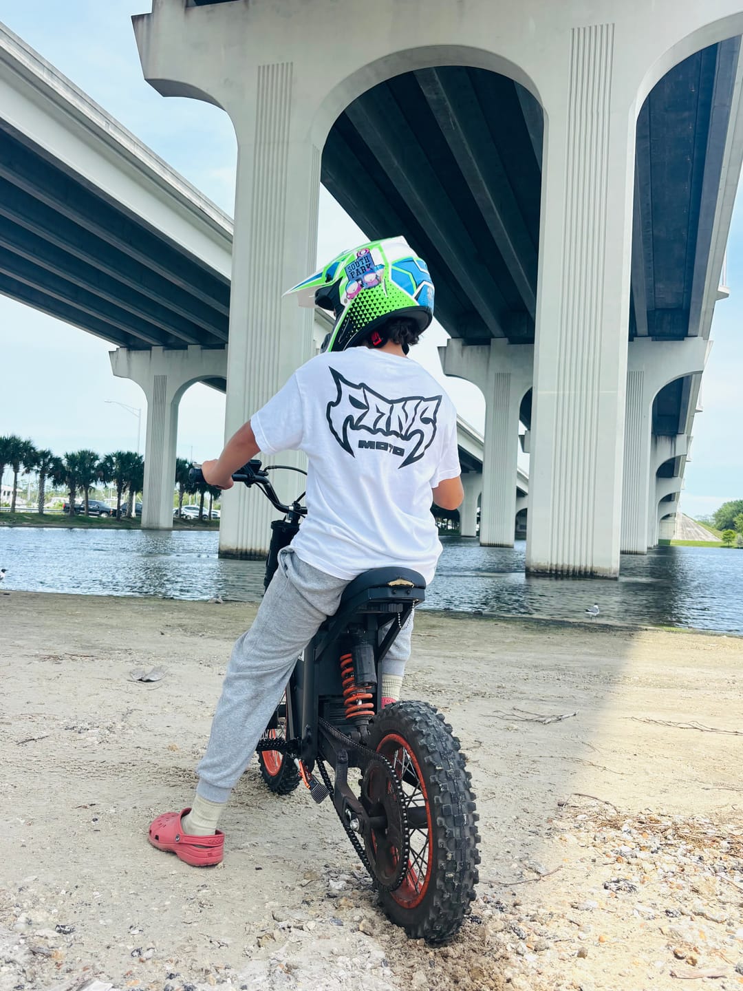 Customer photo review of White WildStyle Shirt by FANGMOTO™