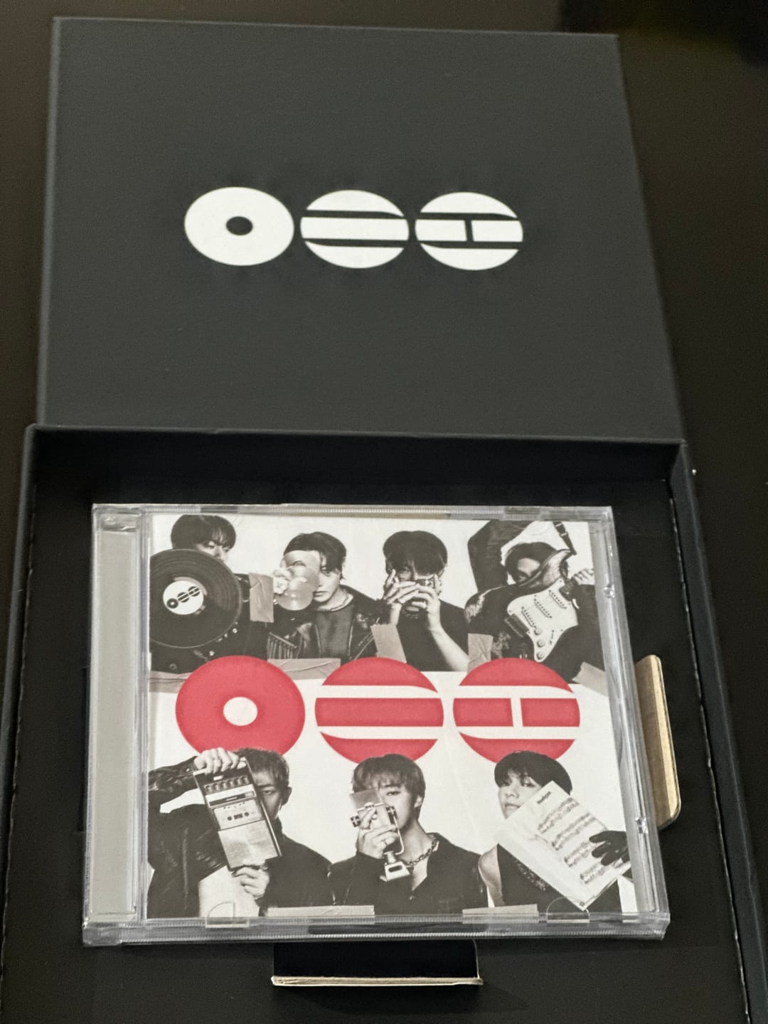 Customer photo review of BTS - ARIRANG 5TH ALBUM T-SHIRT CD BOX SET VER