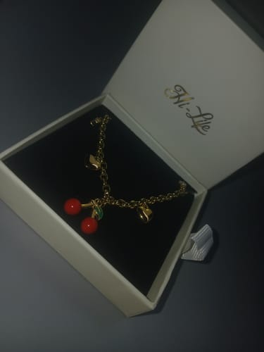 Customer photo review of Sweet Cherry Charm Kette 14K Vergoldet