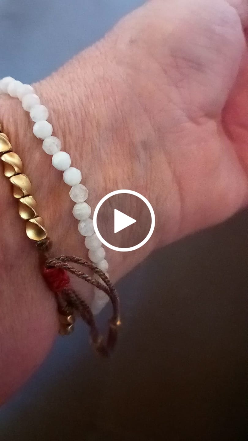 Customer video review of Mondstein Perlenarmband