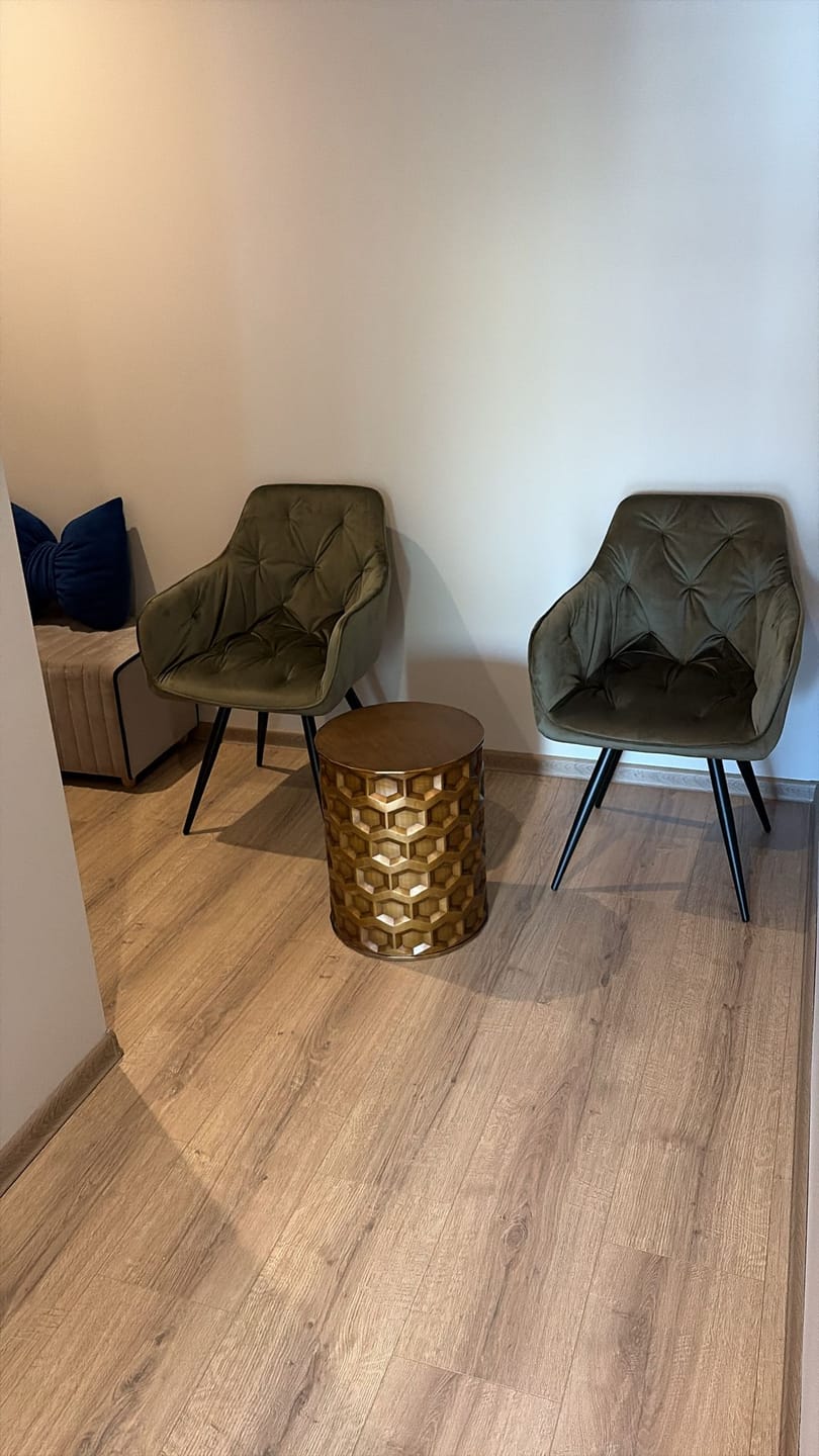 Customer photo review of Scaun MANGO, verde maslin/negru, stofa catifelata/metal, 57x45x83 cm