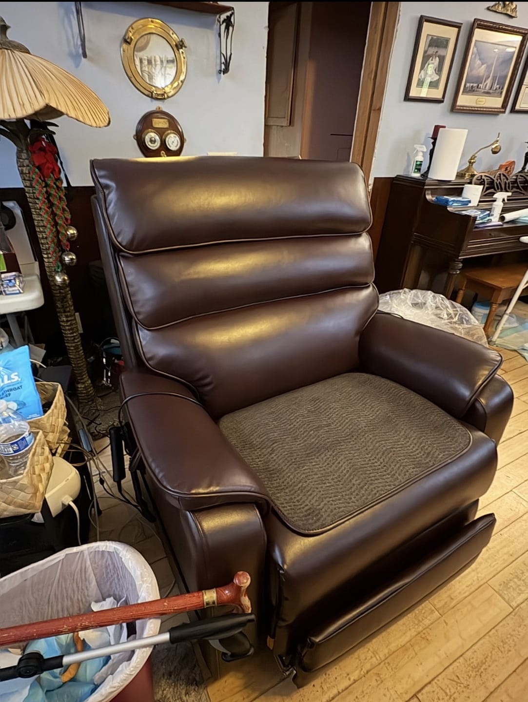 Customer photo review of 9188 EWT500 Extra-Wide/Tall Big Man Power Lift Recliner – Triple Motor, 500 LBS, Heat & Massage