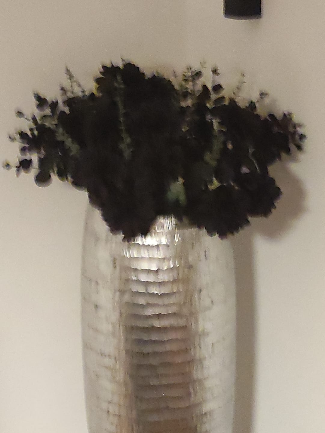 Customer photo review of 35 cm Künstliche Schwarze Dahlienbusch Halloween-Dekoration für Haus Tischplatte & Party-Zentrale