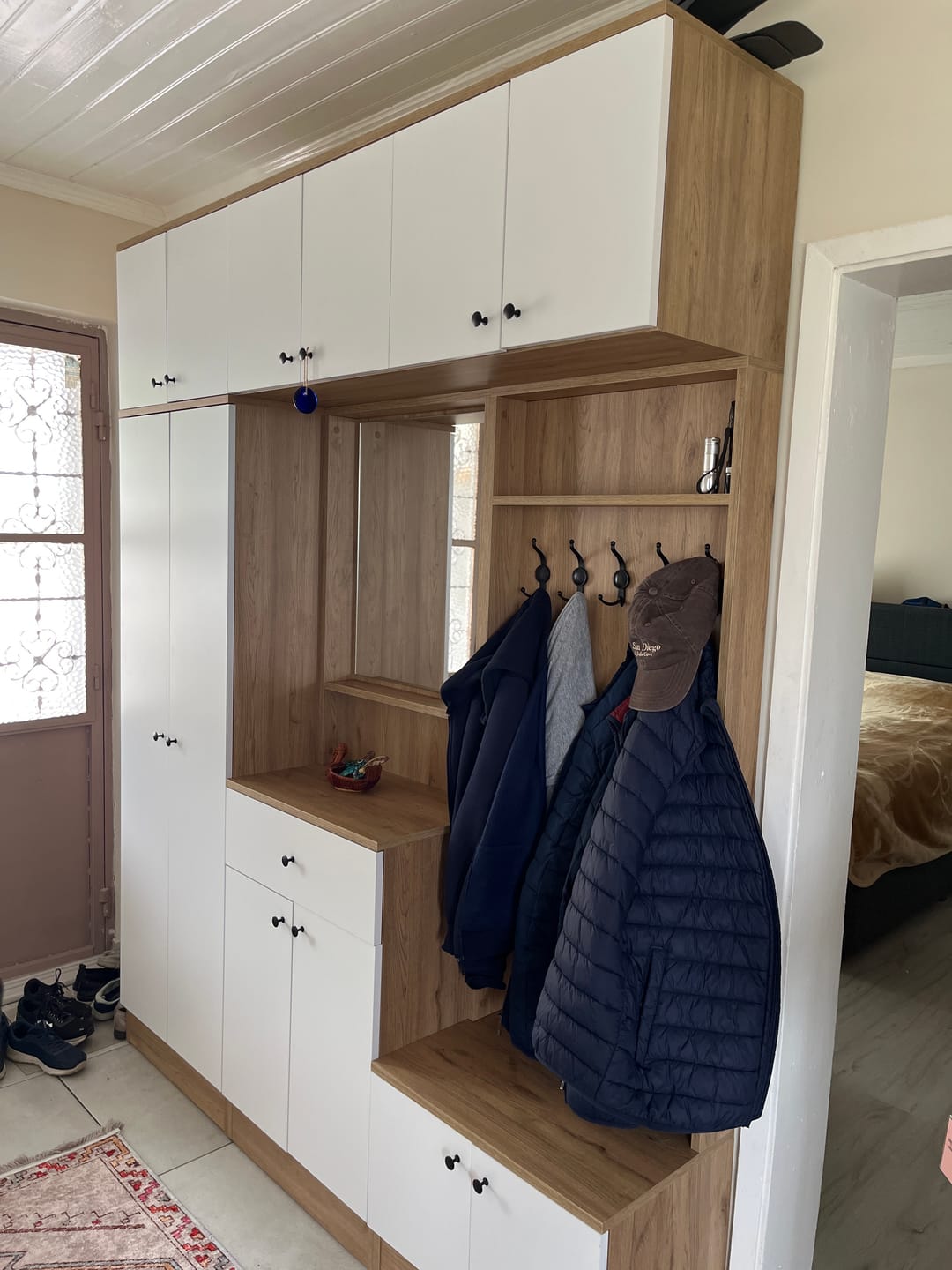 Customer photo review of Rani EA108 Portmanto Çekmeceli Aynalı Askılı Vestiyer Sepet Ceviz - Beyaz