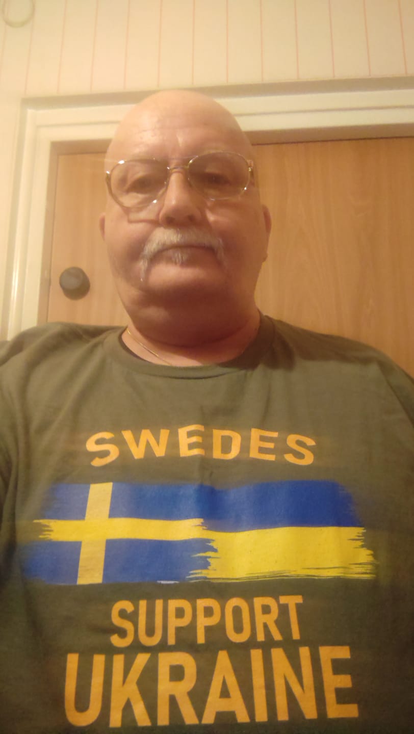 Customer photo review of Swedes Support Ukraine T-Shirt