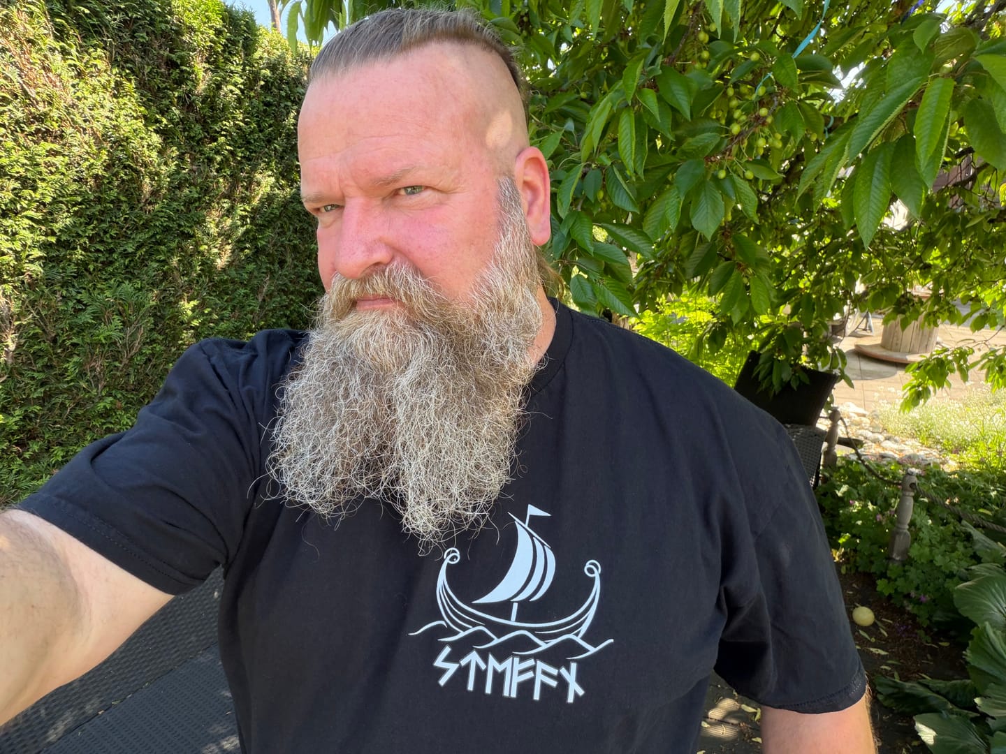 Customer photo review of Grafik+Runenname - Shirts - Personalisierbar