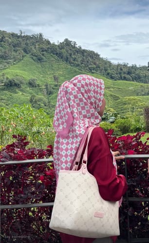 Customer photo review of Monogram Square (Pink)