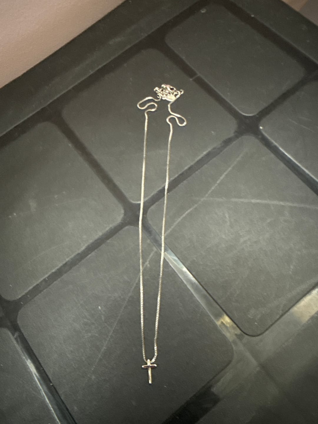 Customer photo review of Collier Croix Argent Ras de Cou