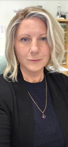 Customer photo review of JBEXTENSION 10 Inches Bali Blonde Pre-Cut Side Part Snowflake Lace Frontlace Glueless Wig MICHELLE BALI BLONDE【BENDY EAR TABS】- M/L