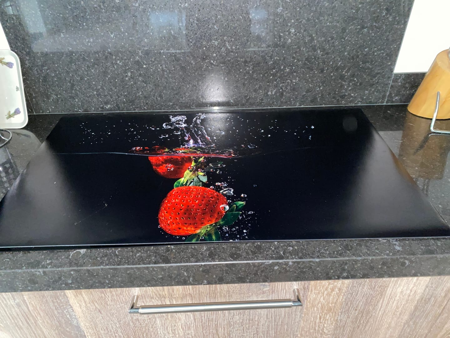 Customer photo review of Inductiebeschermer - Splash - Aardbeien - Water - Zwart