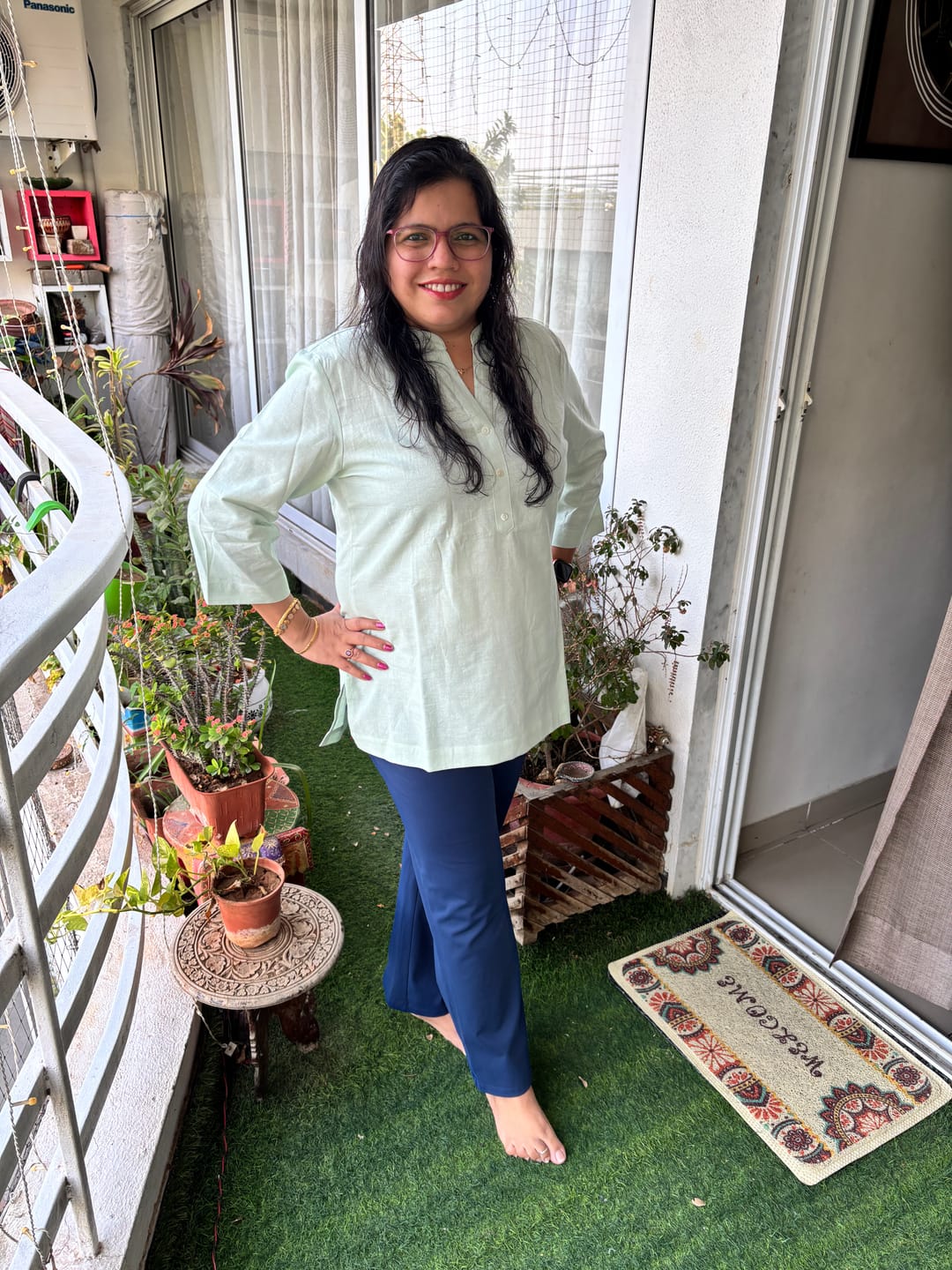 Customer photo review of Women English Blue Airy Linen Split Neck Short Kurta