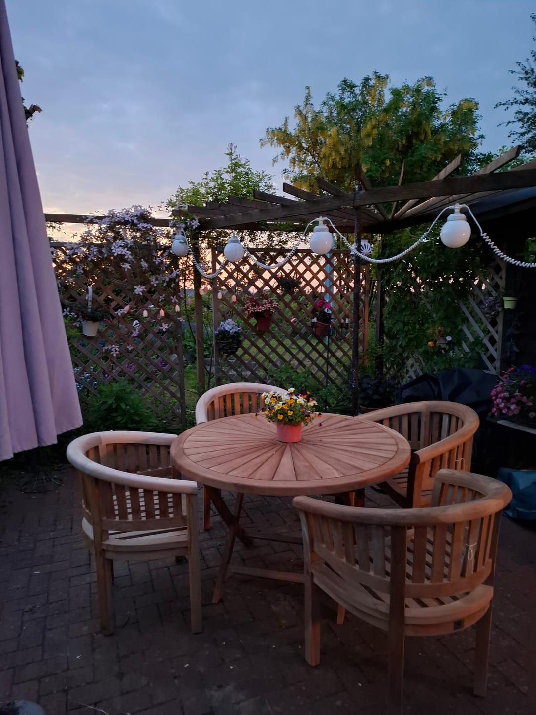 Customer photo review of Teak garden furniture set 120cm round folding table Sunshine 4 teak San Francisco chairs, including cushions.