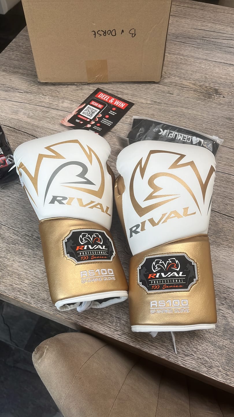 Customer photo review of Bokshandschoenen Rival Pro Sparring RS100 White (veters)
