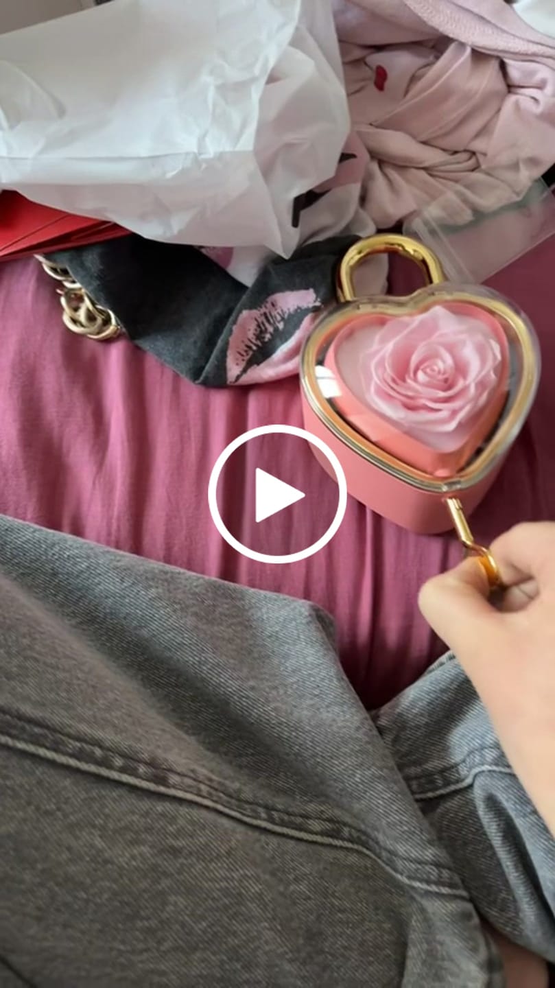 Customer video review of Eternal Lock & Personalized Necklace