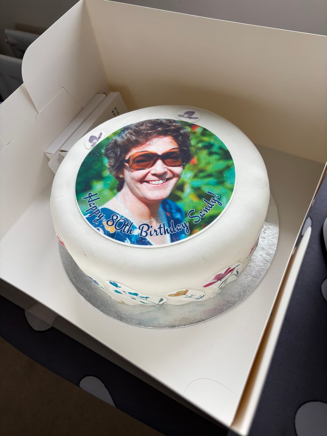 Customer photo review of 15 cm Round Custom Edible Icing Image