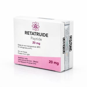 Cliente muestra la caja blanca del producto Aesthetic RX20 con detalles en rosa.