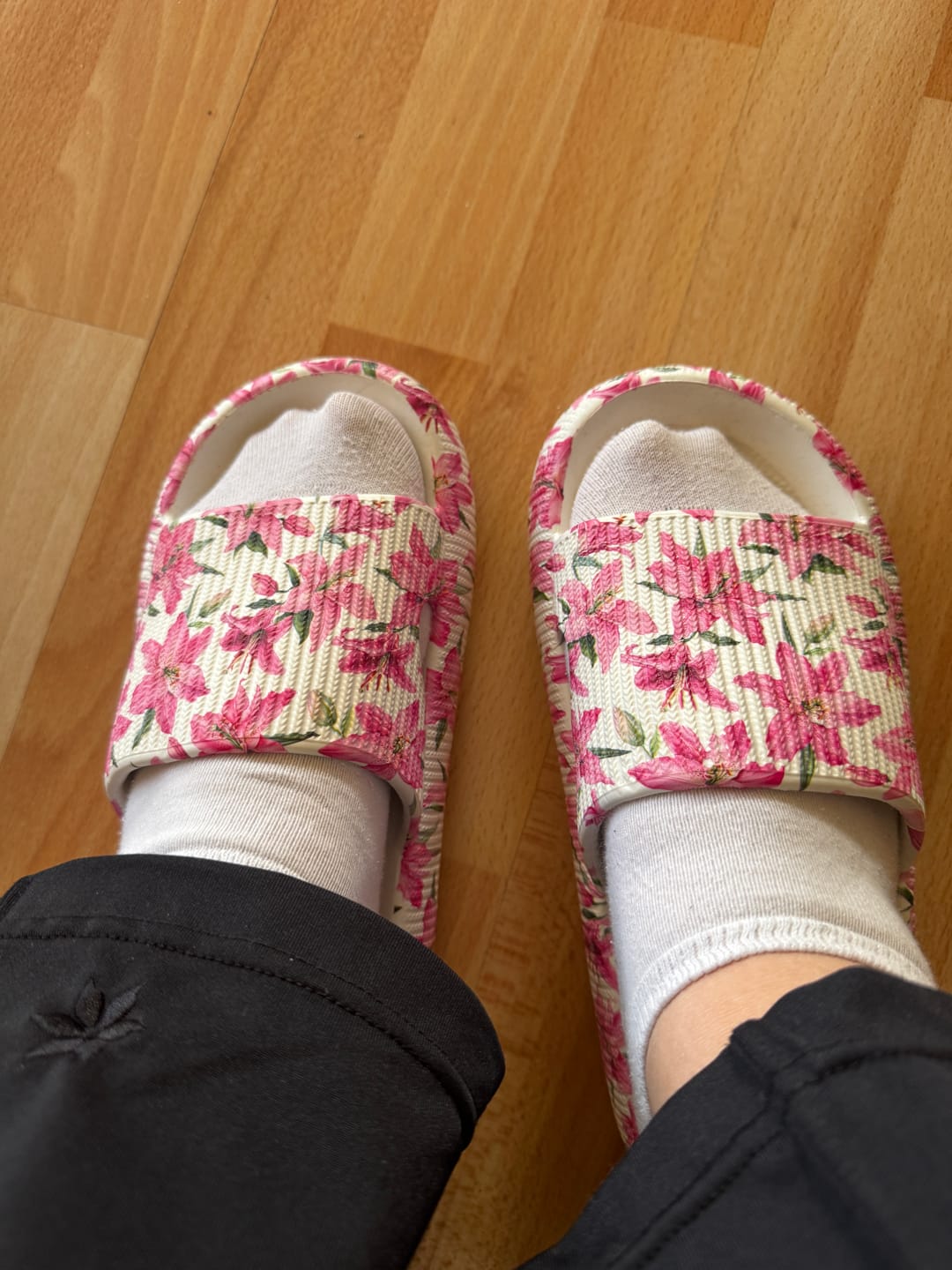 Customer photo review of HappyFlops Limited Editions