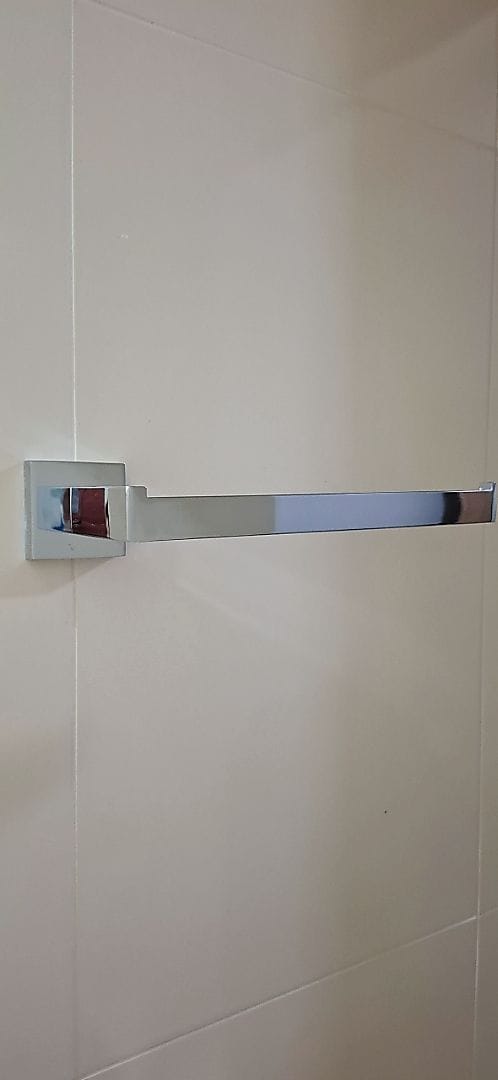 Customer photo review of Porta Toalha Rosto Para Banheiro 26cm Aço Inoxidável