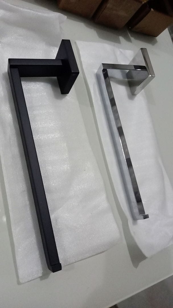 Customer photo review of Porta Toalha Rosto Para Banheiro 26cm Aço Inoxidável