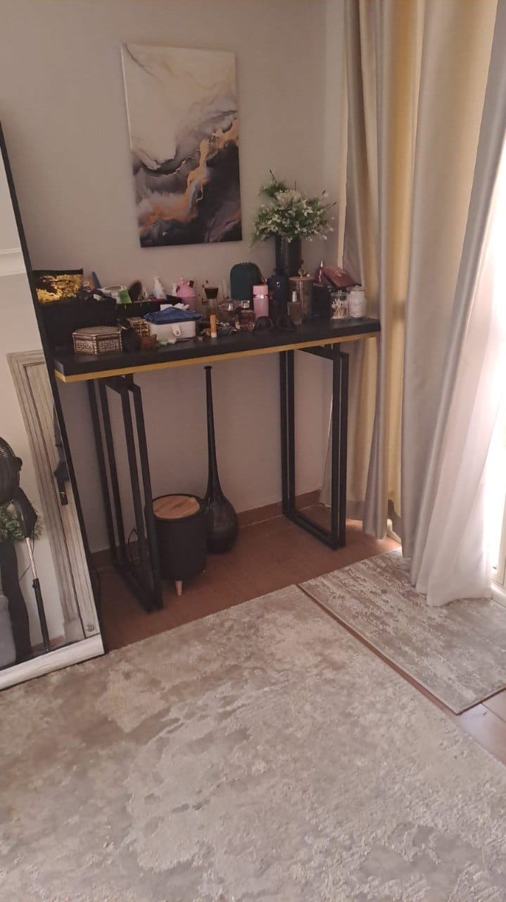 Customer photo review of كونسول معدني بسطح خشبي – تصميم مودرن فاخر