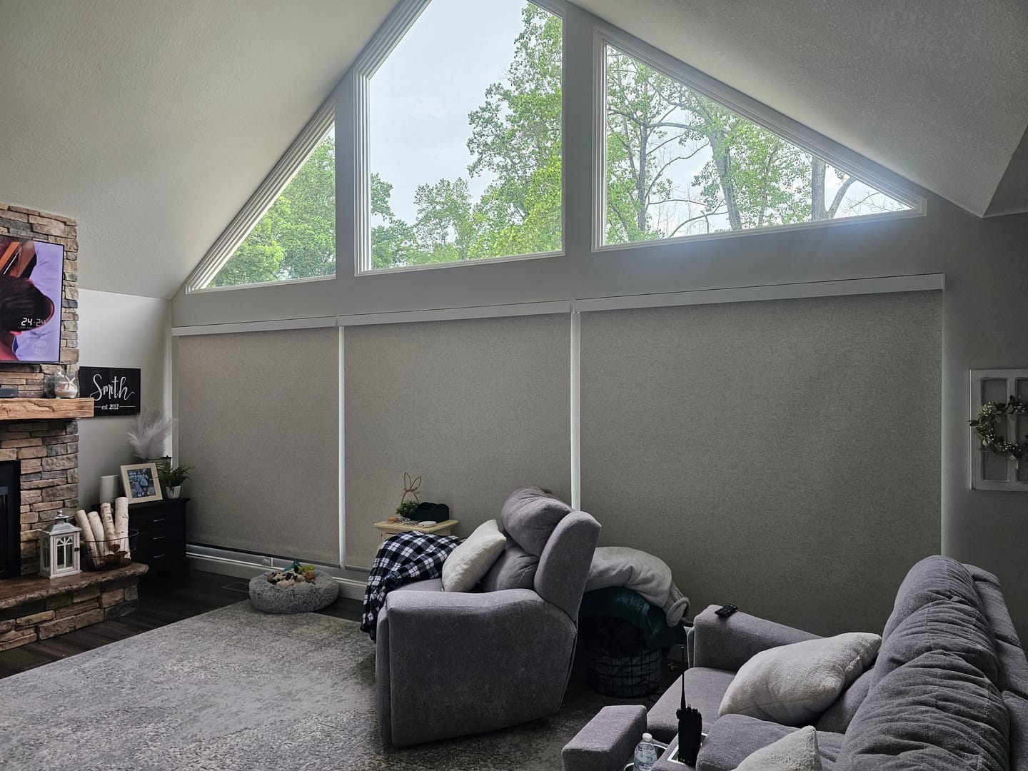 Customer photo review of Bringnox Motorized Roller Shades 100% Blackout Linen