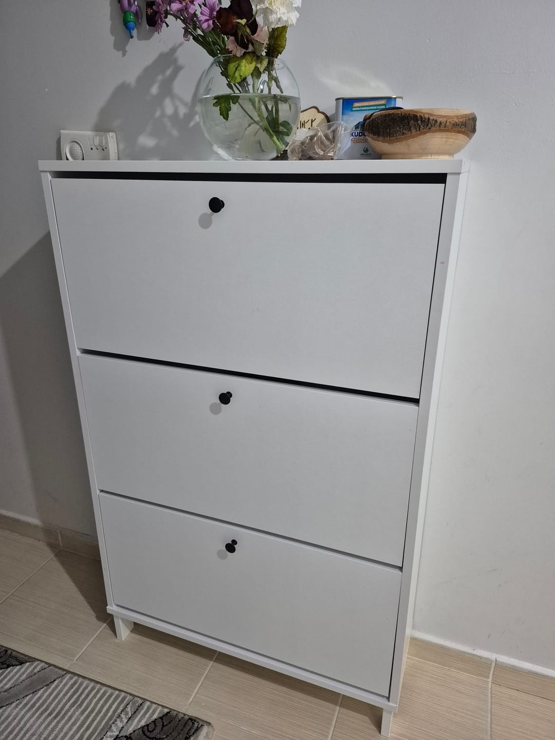 Customer photo review of Rani EB112 Ayakkabılık Düşer Kapaklı 3 Bölmeli Ayakkabılık Beyaz