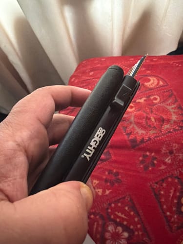 Customer holding the black 80Eighty Onyx Wallet, showing the pop-up card holder feature.