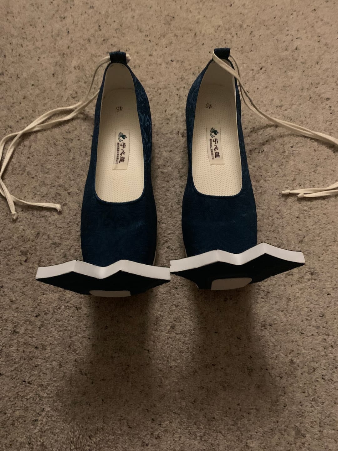 Customer photo review of Chu Di 出土 Unearthed Han Dynasty Restoration Raised Head Qiaotou Shoes