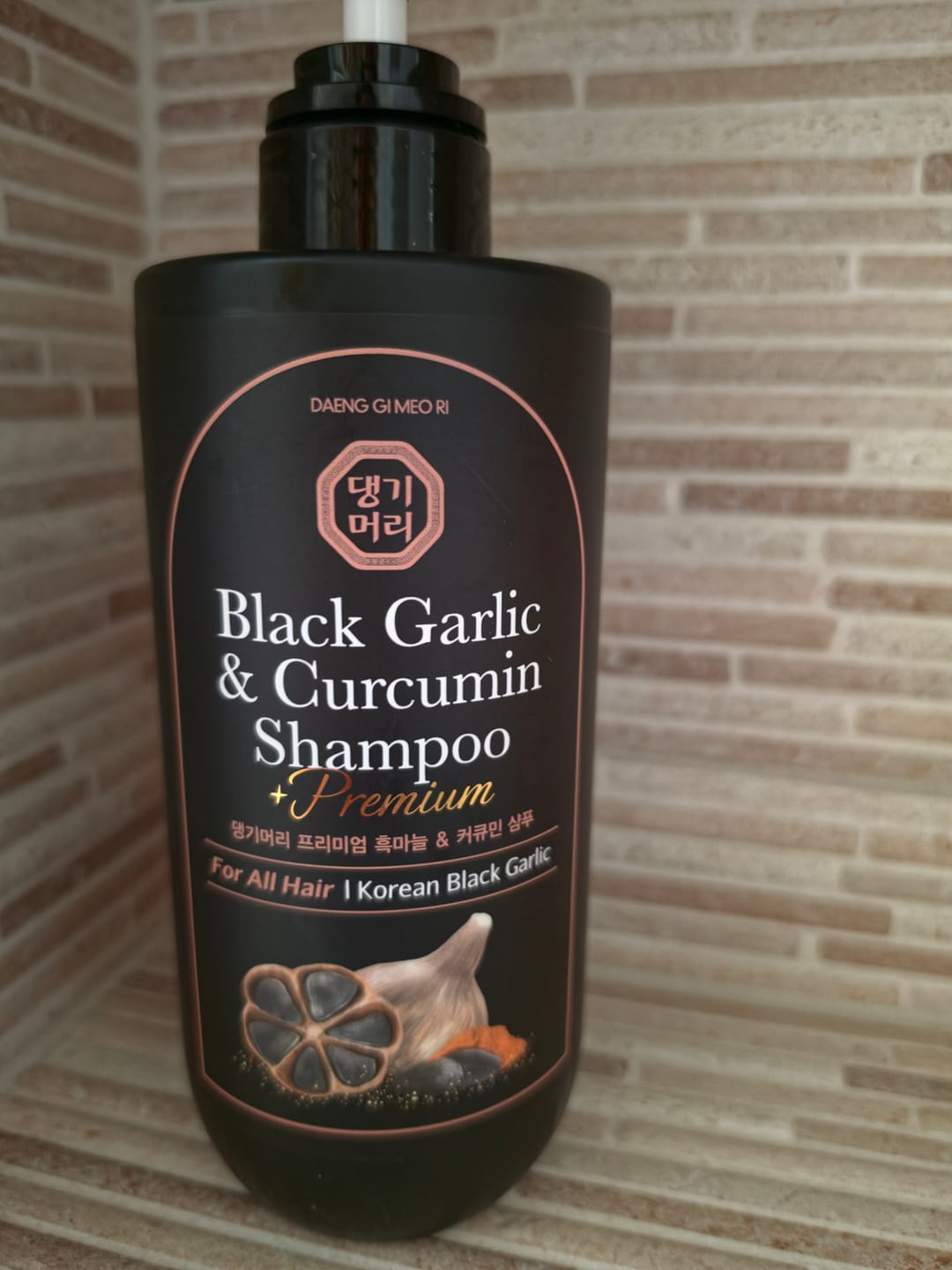 Customer photo review of Премиум анти-ейдж шампоан против косопад с Черен чесън и куркумин Doori Black Garlic and Curcumin Shampoo