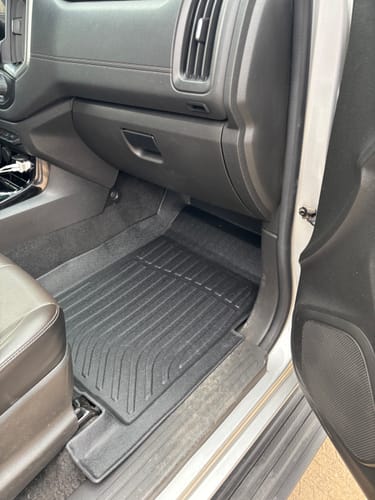 Customer photo review of Pisos Calce Perfecto Chevrolet Colorado 2018 al 2024