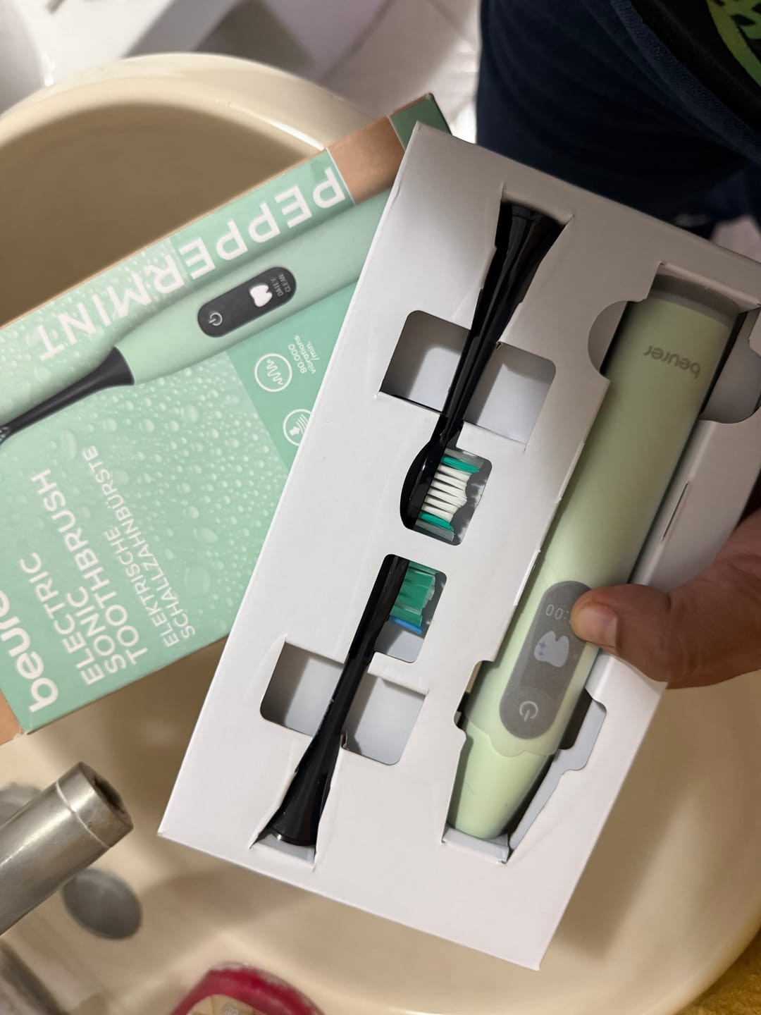 Customer photo review of Cepillo Dental Eléctrico Recargable | Sónico | Con 5 Programas de Limpieza y 2 Cabezales | Beurer