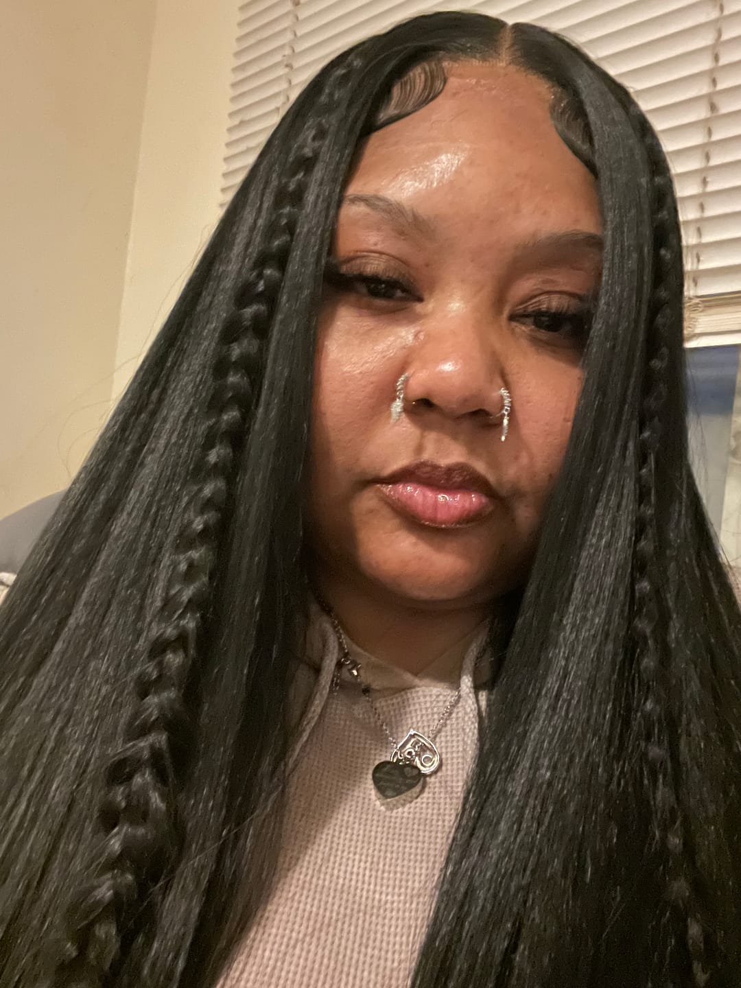 Customer photo review of Outre Perfect Hairline Nueblend Human Hair Blend Glueless Flex-Lace 13x6 Lace Frontal Wig - HHB-STRAIGHT 40"