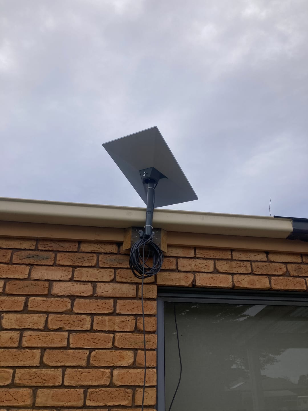 Customer photo review of Right Angle Wall Mount Kit for Starlink Gen 2