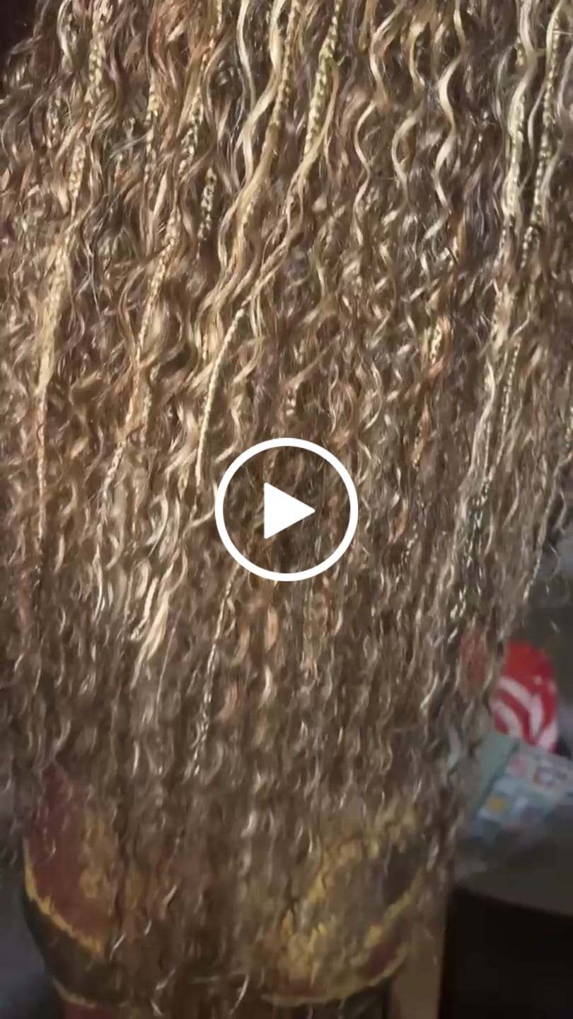 Customer video review of #4/27/30/613 Mix Color Blend Deep Wave Human Braiding Hair