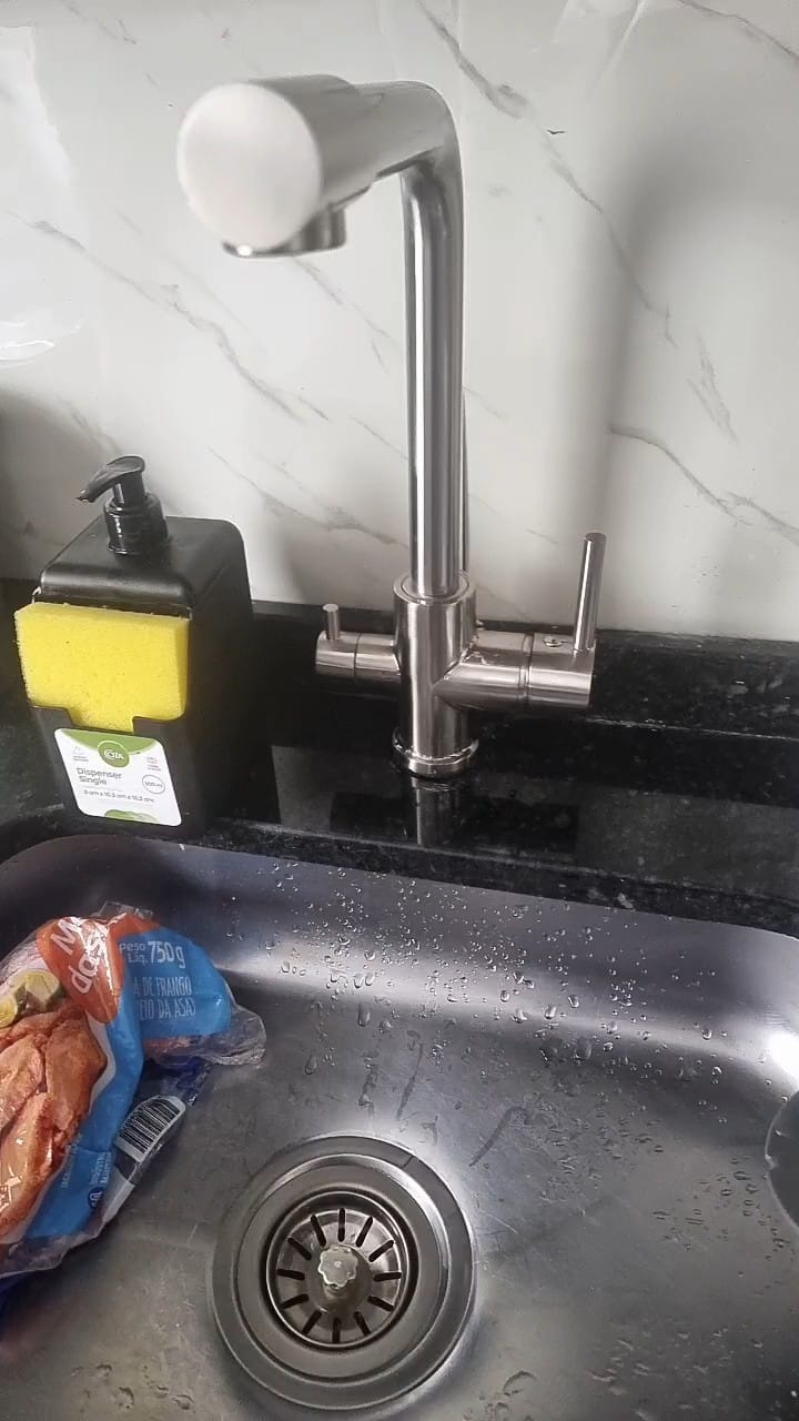 Customer photo review of Torneira Para Cozinha Gourmet Monocomando Com Filtro Royal Safira